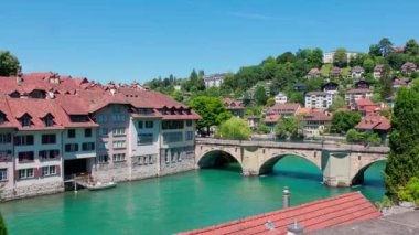 Bern İsviçre 'deki Aare nehri üzerindeki köprüler.