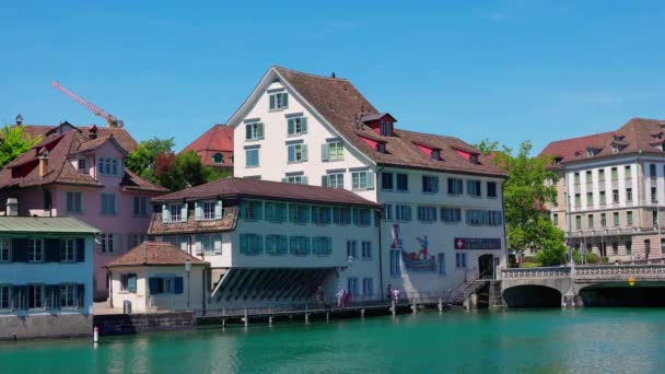 Beautiful Buildings Riverbank Limmat Zurich Zurich Switzerland July 2022 — Αρχείο Βίντεο