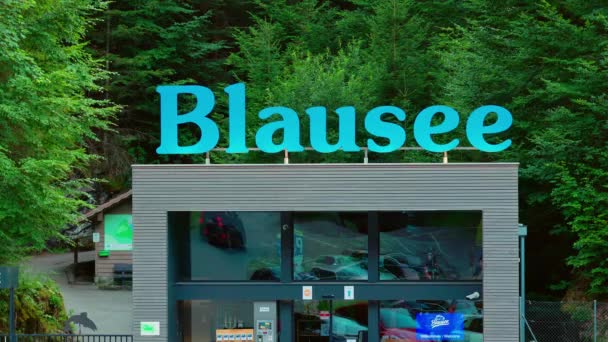 Famous Blue Lake Called Blausee Switzerland Kandersteg Switzerland July 2022 — 图库视频影像