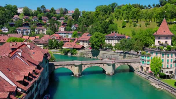 Beautiful Old Town Bern Turquoise Blue River Aare — Vídeo de stock
