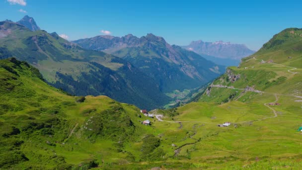 Panoramic View Mountains Klausen Pass Switzerland — Stockvideo