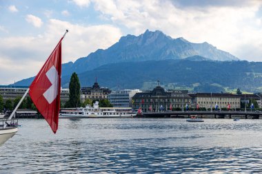 Lucerne Gölü 'nün ünlü ismi Vierwaldstatter See - LUCERNE, SWitzERLAND EUROPE 14 Temmuz 2022