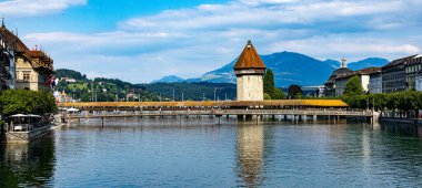 Lucerne şehrindeki ünlü Şapel Köprüsü - seyahat fotoğrafçılığı