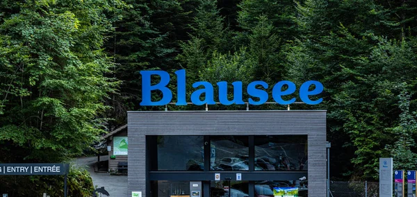 Famous Blue Lake Called Blausee Switzerland Europe Kandersteg Switzerland Europe — Foto de Stock