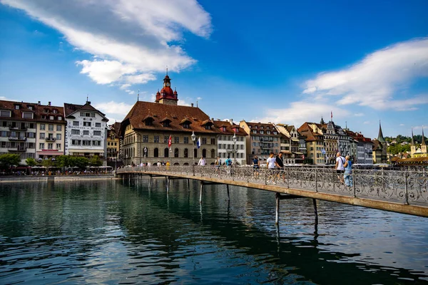 Reuss Folyó Feletti Gyalogos Híd Luzern Belvárosában Lucerne Switzerland Europe — Stock Fotó