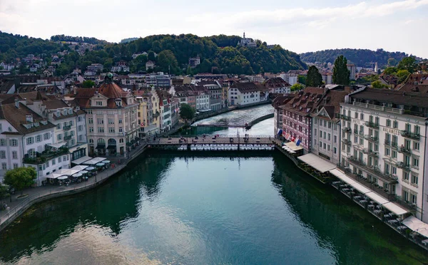 Rzeka Reuss Mieście Lucerna Szwajcarii Góry Widok Góry — Zdjęcie stockowe