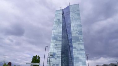 EZB Binası - Frankfurt şehrindeki Avrupa Merkez Bankası - FRANKFURT MAIN, Almanya - 12 Temmuz 2022