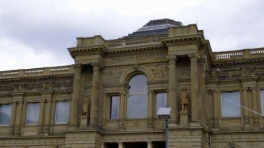 Frankfurt 'taki Sanat Enstitüsü Müzesi - FRANKFURT MAIN, Almanya - 12 Temmuz 2022