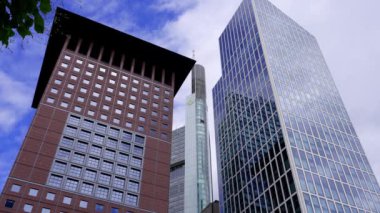 Frankfurt 'taki Finans Bölgesi Kuleleri - FRANKFURT MAIN, GERMANY - 12 Temmuz 2022