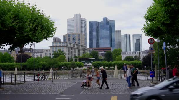 Walking Main Riverside Frankfurt Frankfurt Main Germany July 2022 — Vídeos de Stock