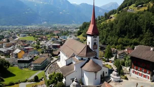 Peter Paul Church Village Burglen Switzerland Klausen Pass Travel Photography — Stok video