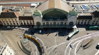 İsviçre 'deki Basel SBB Merkez İstasyonu - hava manzaralı - seyahat fotoğrafçılığı