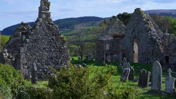 Starověký Hřbitov Zřícenina Kostela Severním Irsku Velká Británie Irsko Cestovní — Stock video