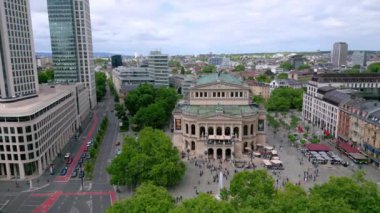 Frankfurt 'taki Alte Oper adlı eski opera binası - hava manzaralı - seyahat fotoğrafçılığı