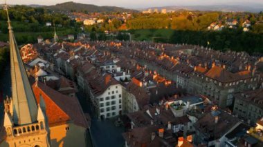 İsviçre 'nin Bern kenti - başkent akşam manzarası - seyahat fotoğrafçılığı