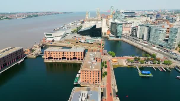 Flight Albert Dock Liverpool Aerial View Liverpool United Kingdom August — Stockvideo