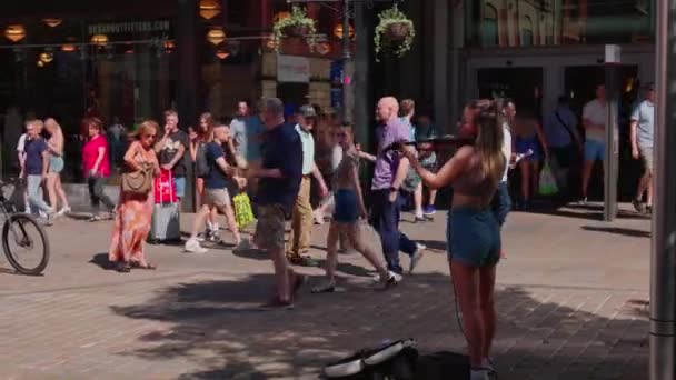 Busker Pedestrian Zone Manchester City Center Manchester United Kingdom August — Vídeos de Stock