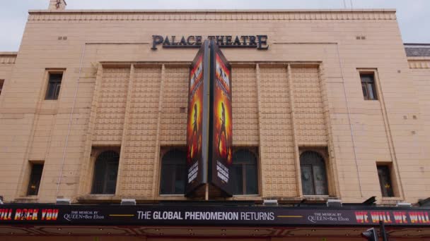 Palace Theatre Manchester Playing Rock You Musical Manchester United Kingdom — Video Stock