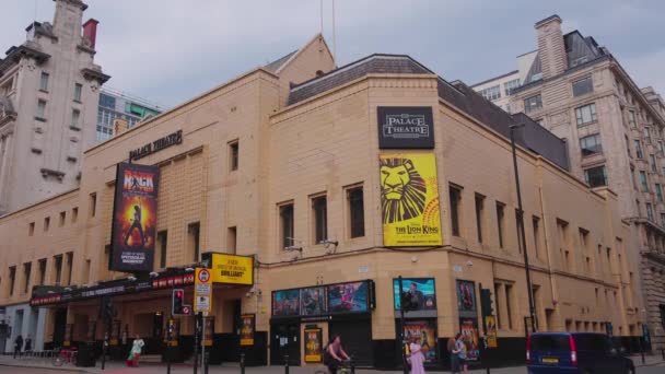 Palace Theatre Manchester Playing Rock You Musical Manchester United Kingdom — Vídeos de Stock