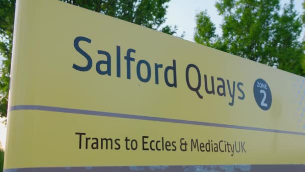 Salford Quays Tramlink Station Manchester Manchester United Kingdom August 2022 — Stok video