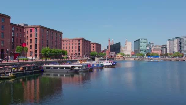 Albert Dock Στο Liverpool Merseyside Liverpool Ηνωμενο Βασιλειο Αυγουστου 2022 — Αρχείο Βίντεο