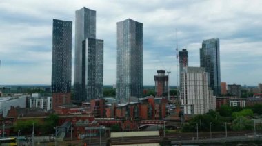 Manchester Deansgate 'in modern binaları - hava manzaralı - Manşetçi, Birleşik KINGDOM - 15 Ağustos 2022