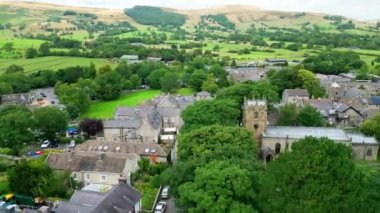 Peak District Ulusal Parkı 'ndaki Castleton Köyü - Manşetçi, Birleşmiş KINGDOM - 15 Ağustos 2022