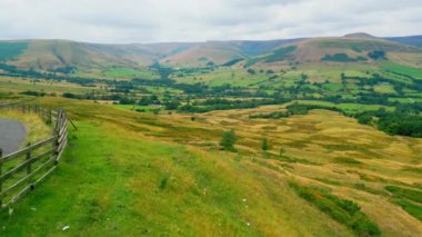 Peak District Ulusal Parkı 'ndaki Umut Vadisi İHA fotoğrafçılığı