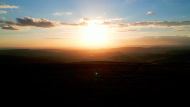 青空の美しい夕日 ピーク地区国立公園 ドローン写真 — ストック動画