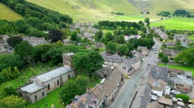 Peak District Ulusal Parkı 'ndaki Castleton Köyü - Manşetçi, Birleşmiş KINGDOM - 15 Ağustos 2022