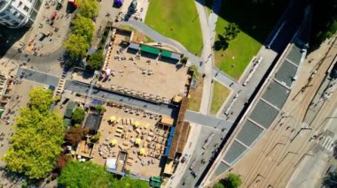 Piccadilly Gardens Manchester, yukarıdan bakıldığında - yukarıdan bakıldığında - Manchester, Birleşik KINGDOM - 15 Ağustos 2022