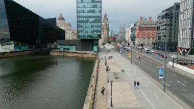 Liverpool Riverside 'daki Stand Gezinti Alanı üzerinde uçuş - Liverpool, Birleşik KINGDOM - 16 Ağustos 2022