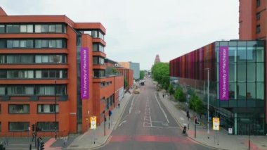 Manchester Üniversitesi, Oxford Caddesi üzerindeki uçuş - MANCHESTER, BİRLİK KINGDOM - 15 Ağustos 2022