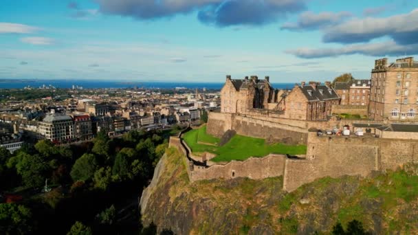 Castelo Edimburgo Dia Ensolarado Vista Aérea Viagens Fotografia — Vídeo de Stock