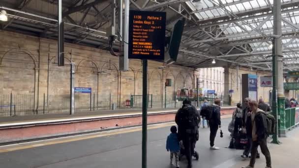 Edinburgh Waverly Station Edinburgh Storbritannien Oktober 2022 — Stockvideo