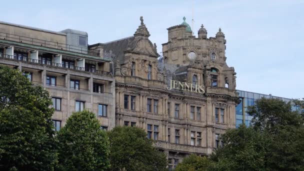 エディンバラのプリンスストリートにある有名なジェンナーズ店 Edinburgh United Kingdom 2022年10月4日 — ストック動画