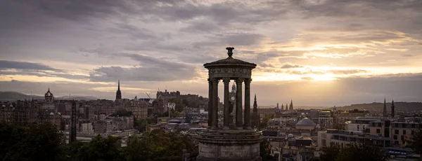 Näkymä Edinburghiin Auringonlaskun Aikaan Calton Hillistä Matka Valokuvaus — kuvapankkivalokuva