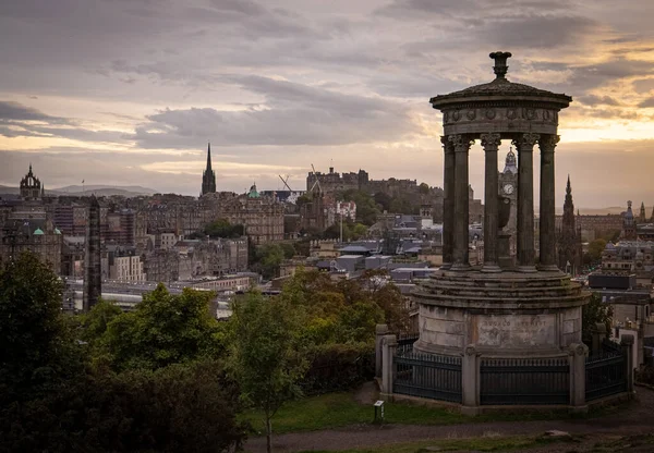 Näkymä Edinburghiin Auringonlaskun Aikaan Calton Hillistä Matka Valokuvaus — kuvapankkivalokuva