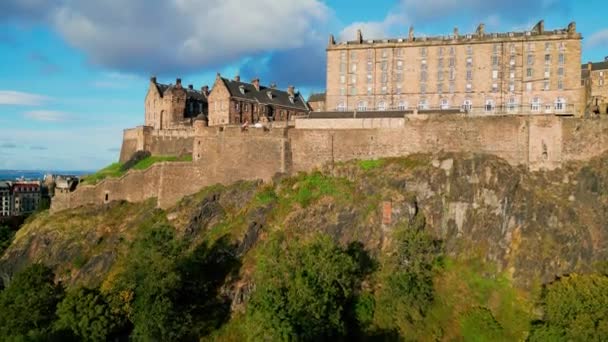 Edinburgh Castle Einem Sonnigen Tag Luftaufnahme Reisefotos — Stockvideo
