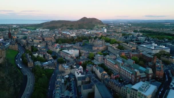 Akşamları Edinburgh Şehri Hava Manzaralı Seyahat Fotoğrafçılığı — Stok video