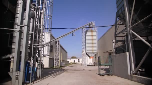 Landbouwverwerkingsfabriek. magazijnen. landbouwverwerkingsbedrijf voor de verwerking en opslag van landbouwproducten. Landbouwindustrie — Stockvideo