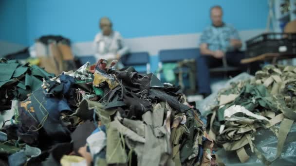 Álcaháló Katona Háló Védő Álcahálók Zöld Vagy Khaki Szövetdarabokból Hadsereg — Stock videók