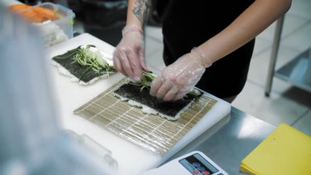 Sushi Comida Japonesa Cocinar Culinario Chef Sushi Está Haciendo Rollo — Vídeos de Stock