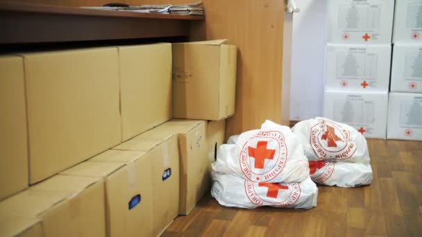 Red Cross Charity Organization Volunteer Warehouse Humanitarian Aid Support Help — Stock videók