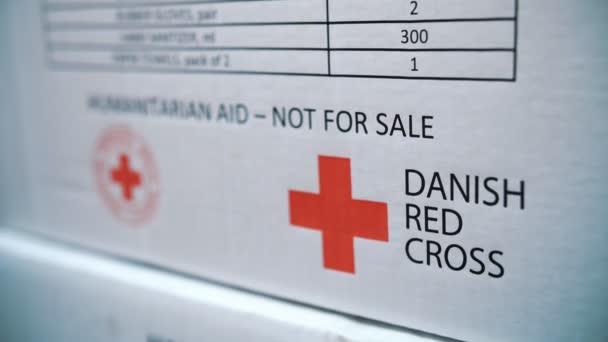 Red Cross Charity Organization Close Humanitarian Aid Support Help Ukrainian — Vídeo de stock