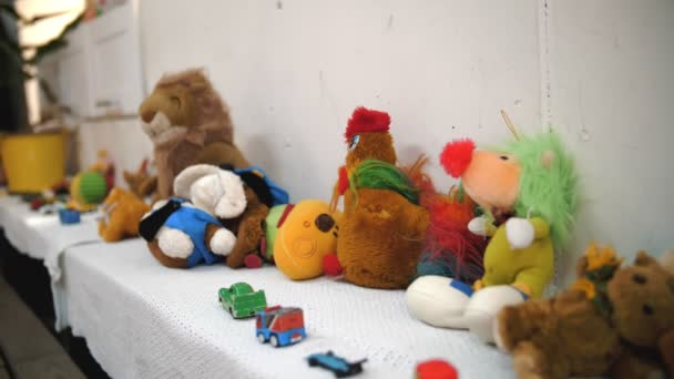 Gedoneerd Speelgoed Voor Kinderen Donaties Speelgoed Voor Kinderen Uit Arme — Stockvideo