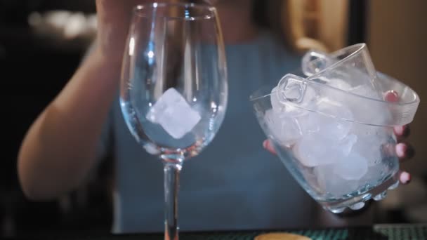 Ice Cubes Close Bartender Putting Ice Cubes Empty Glass Making — Vídeos de Stock