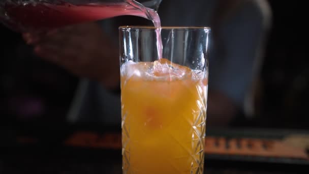 Cocktail Preparing Cocktail Bartender Makes Cocktail Close Bartender Pours Syrup — Vídeo de Stock
