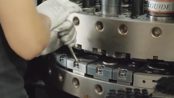 Working Process Worker Adjuster Protective Gloves Unscrews Bolt Part Machine — Vídeo de stock