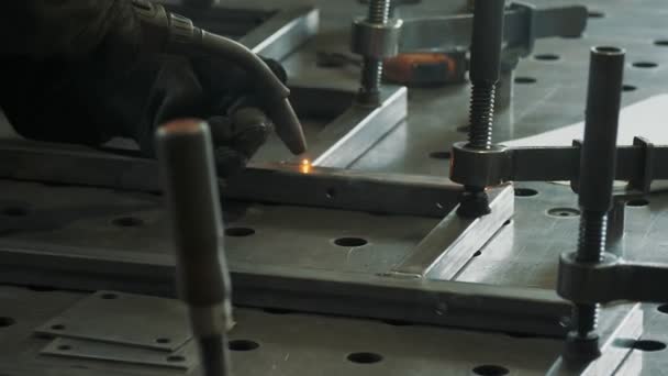 Welding Welding Metal Products Close Man Mask Welds Metal Construction — Stockvideo